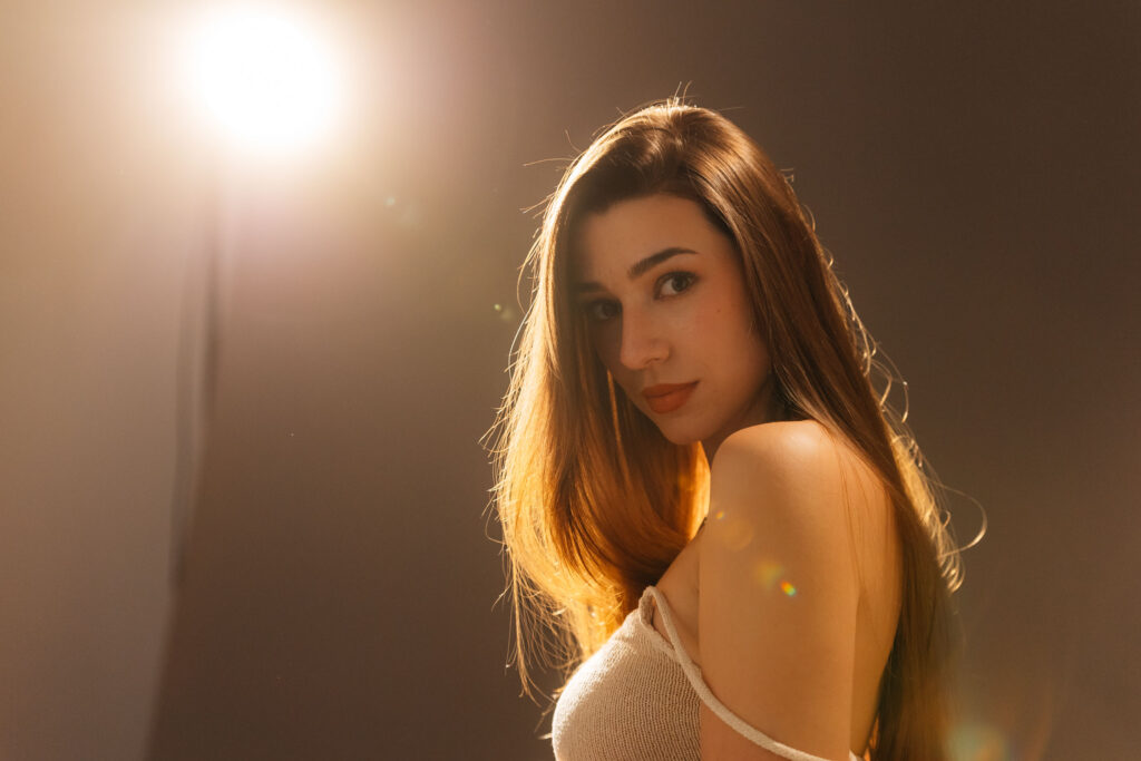 fotograf portrétov so zameraní na svetlo, priestor a pocit.